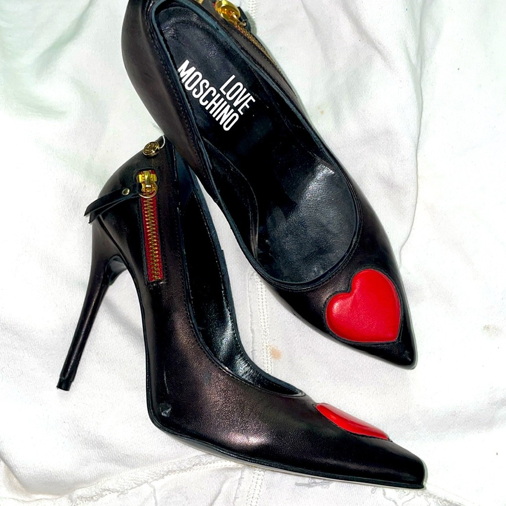 MOSCHINO heart leather pumps heels